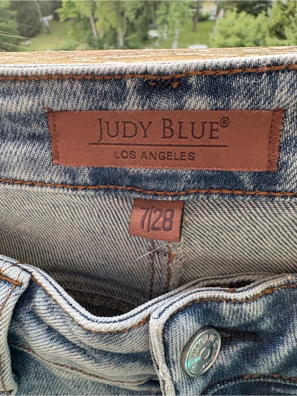 Judy Blue Los Angeles Wide Crop Jeans in Light Blue - Picture 7 of 11